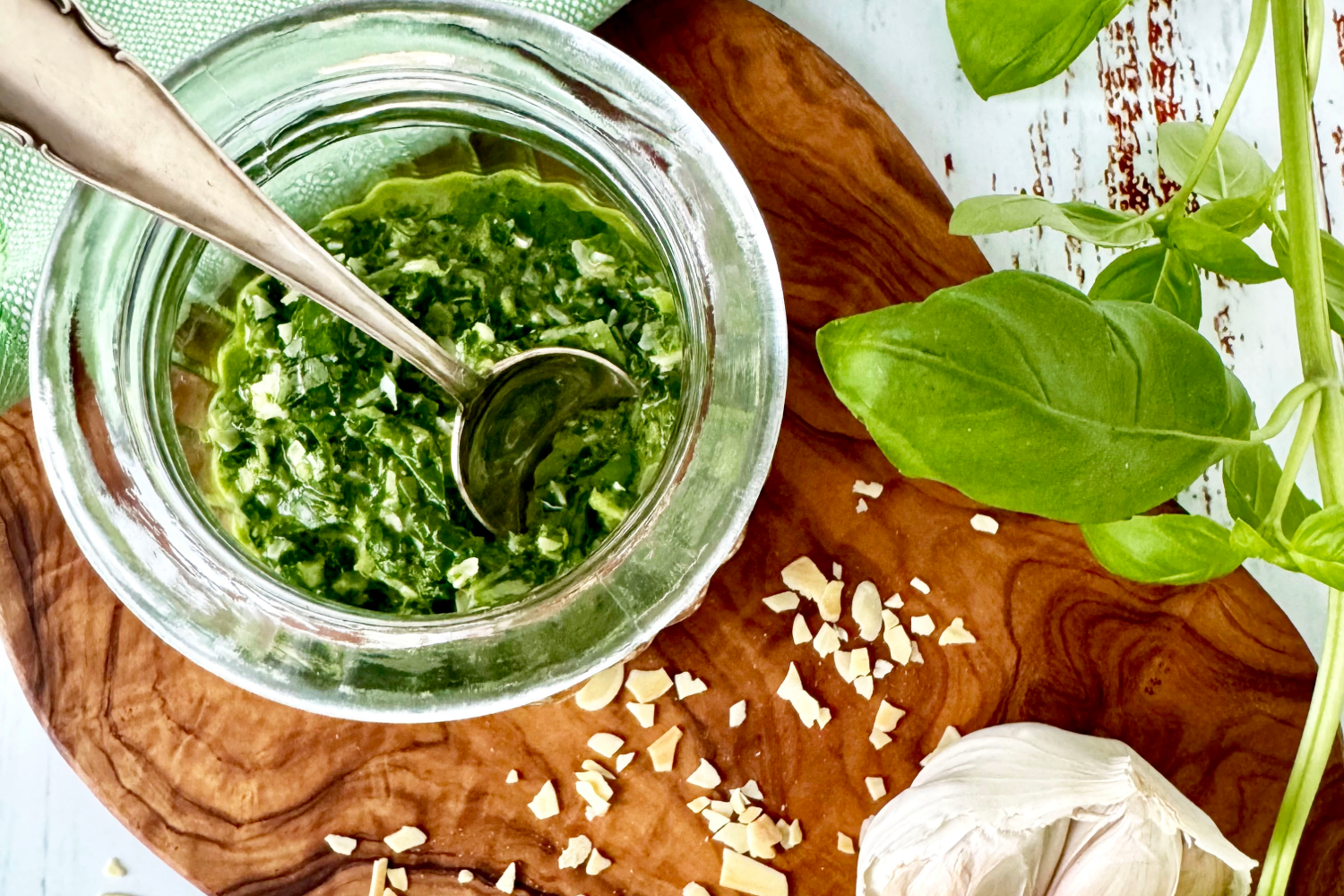 Mandel-Basilikumpesto