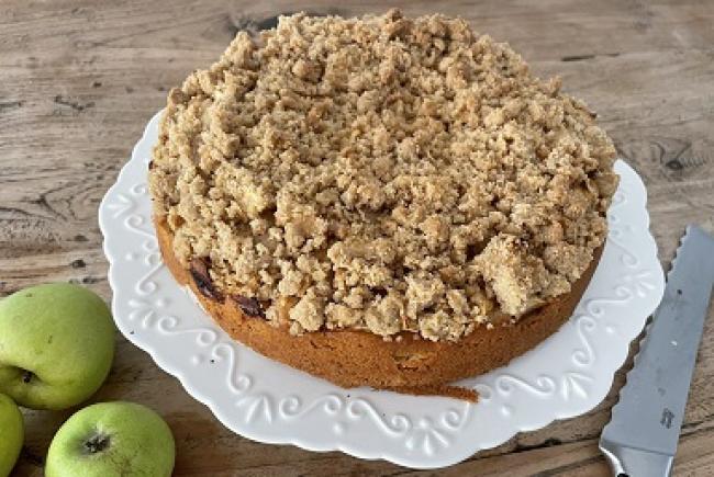 Apfelkuchen mit Marzipanstreusel