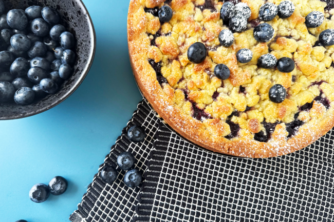 Marzipanstreusel mit Heidelbeeren
