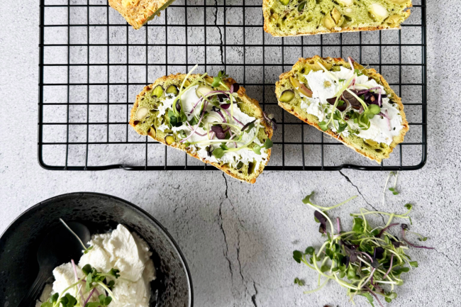 nussiges Apèrobrot mit cremiger Burrata