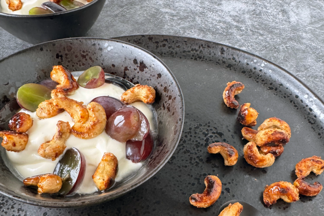 veganes Cashewdessert mit Trauben